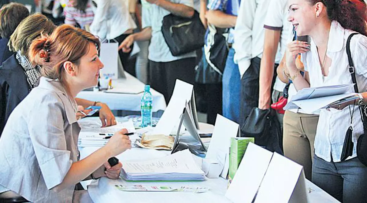 VREI UN JOB OFERTANT? Uite cum încearcă angajatorii SĂ TE PRINDĂ ÎN PLASĂ