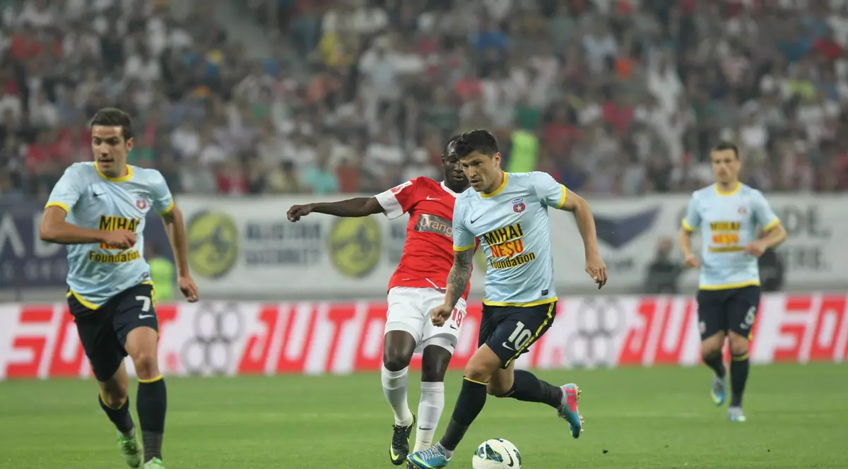 Dinamo - Steaua 0-2. Steliştii mustăcioşi au bătut nişte câini neputincioşi!