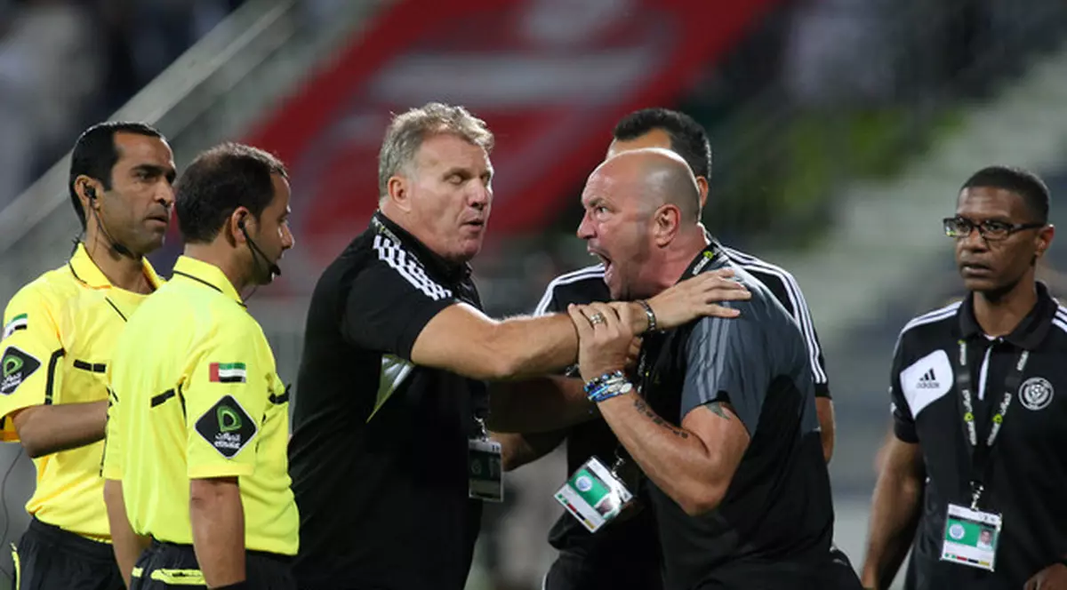 Românii fac haos în fotbalul arab: Olăroiu şi Zenga au sărit la bătaie!