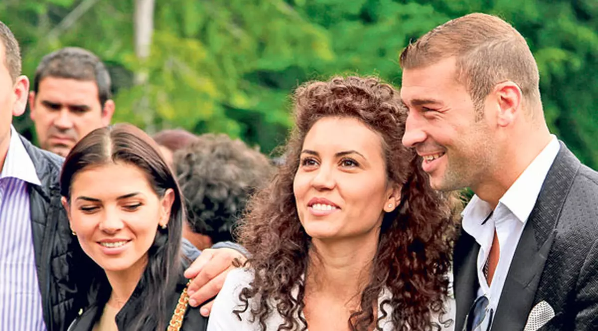 Bute a-ncins hora pe stradă înainte de cununie!