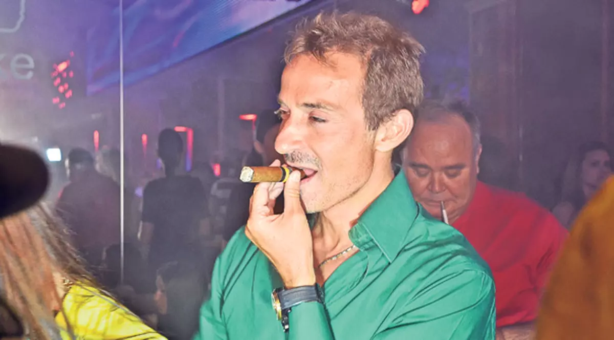 Mazăre nu se mai satură de cântat! După ce a contribuit vocal la imnul staţiunii Mamaia, primarul Constanţei nu mai ratează nici un... microfon | FOTO