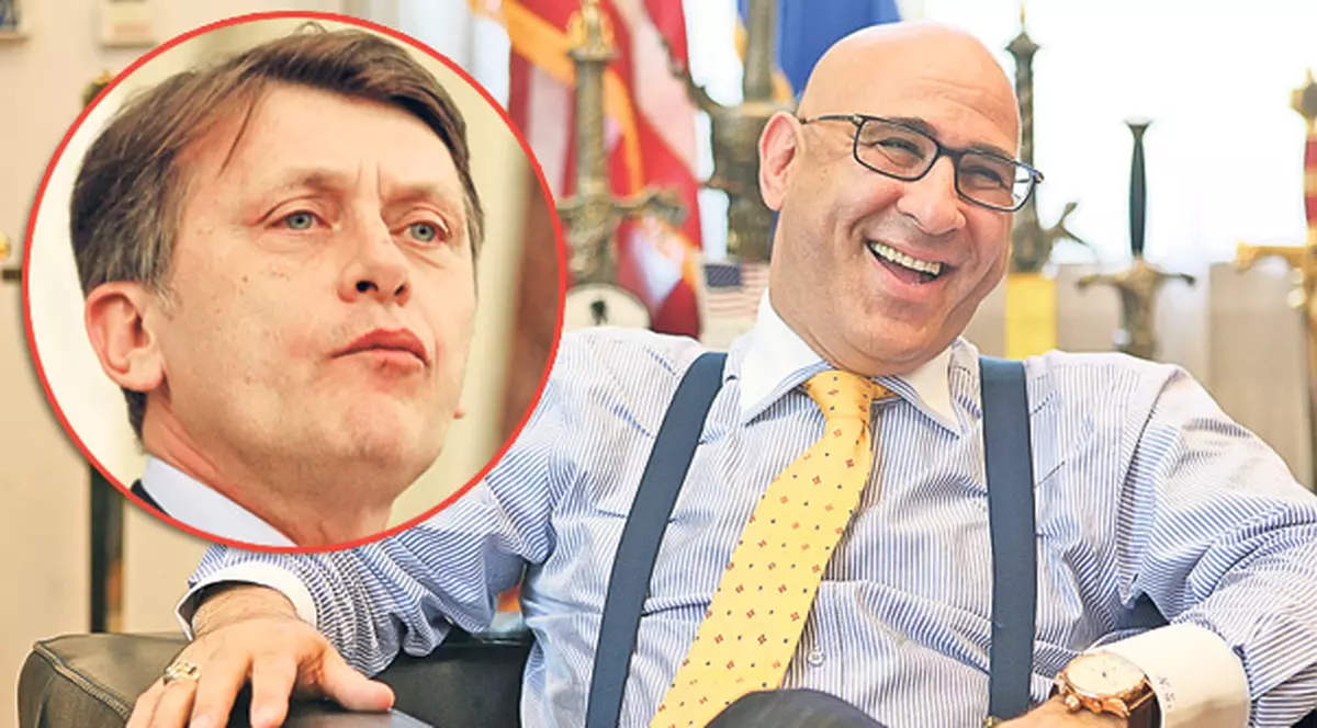 Niels Schnecker, şeful de campanie al lui Crin Antonescu şi fostul iubit al Elenei Cârstea, a pornit de jos: «Am spălat WC-uri»