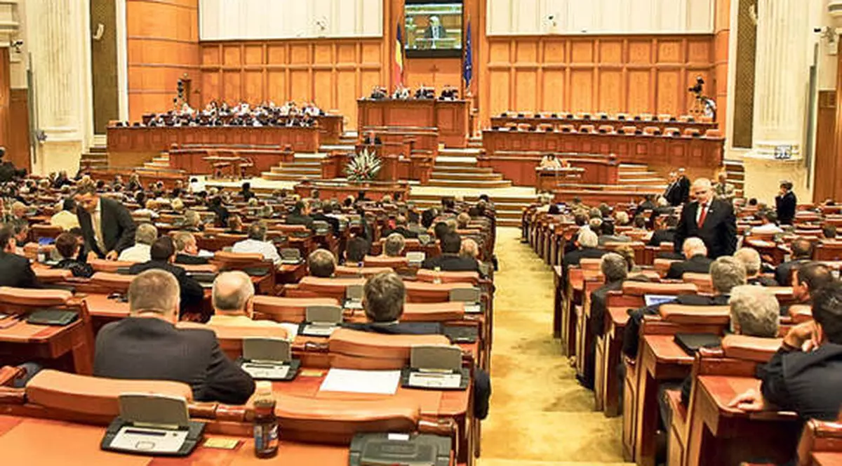 ULUITOR! Vei fi uimit să afli câte zile au muncit parlamentarii români în 2013