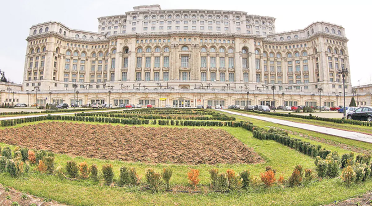 Cât costă Casa Poporului | Clădirea și terenul aferent au fost evaluate