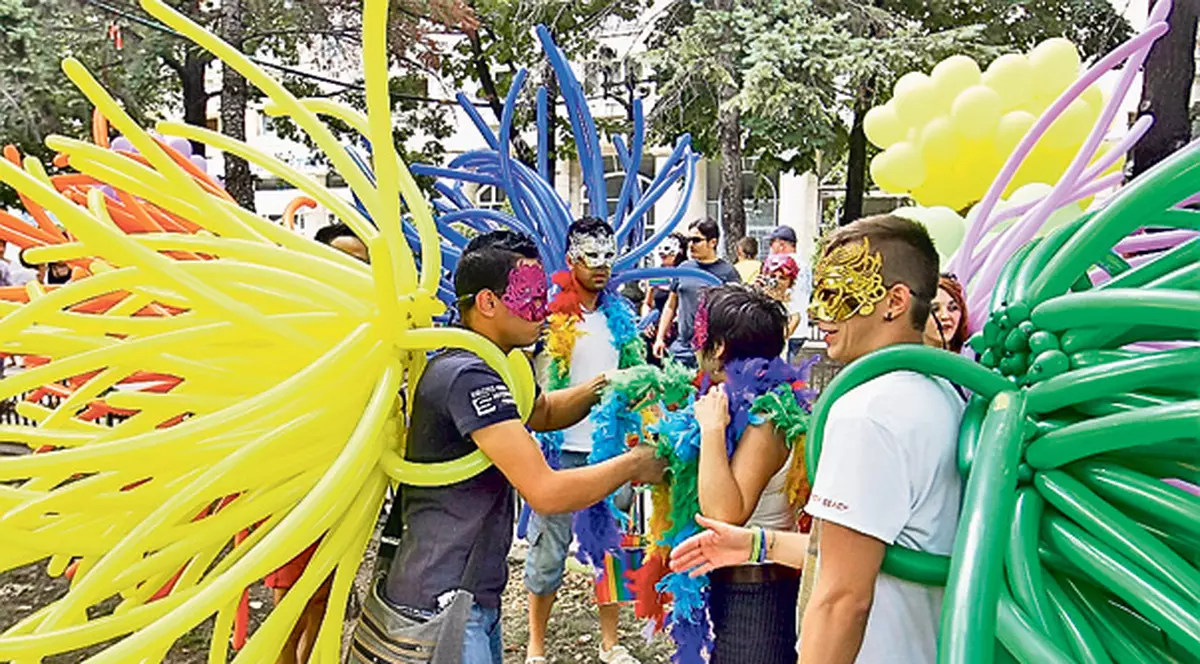 A început săptămâna Gay! Mai multe dezbateri, spectacole şi proiecţii de film se vor desfăşura în Capitală cu ocazia GayFest