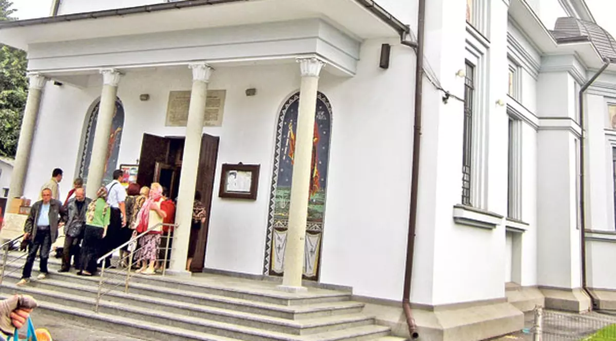 Atenţie, se fură în biserică!