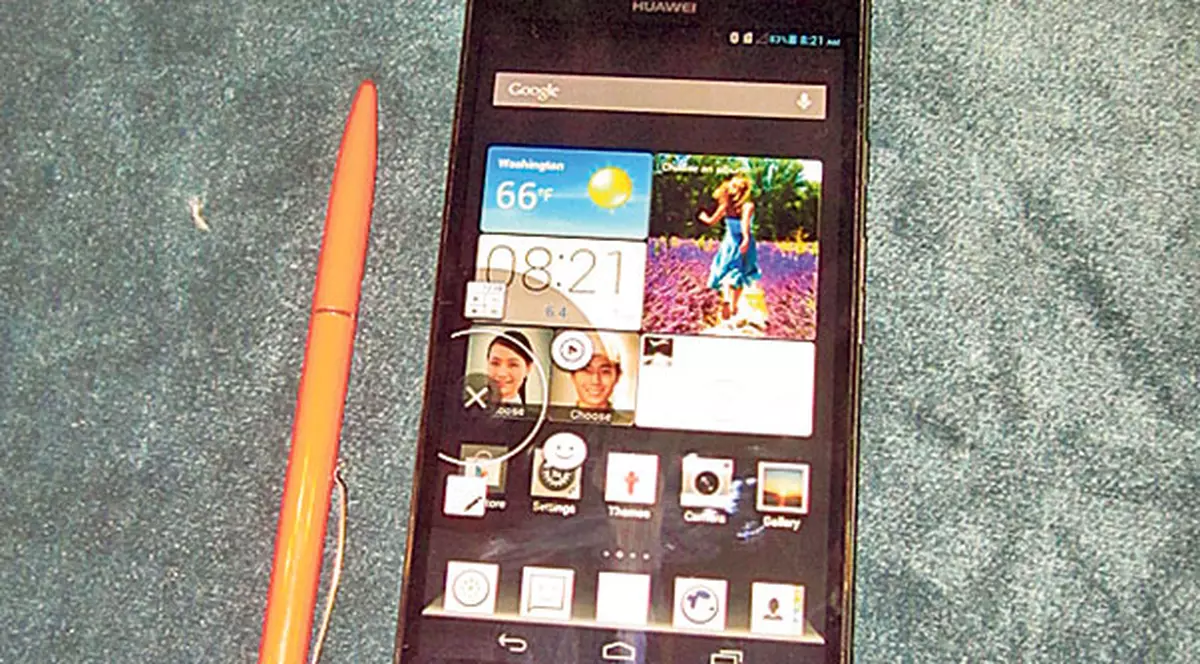 Acest telefon are cel mai mare ecran din lume!