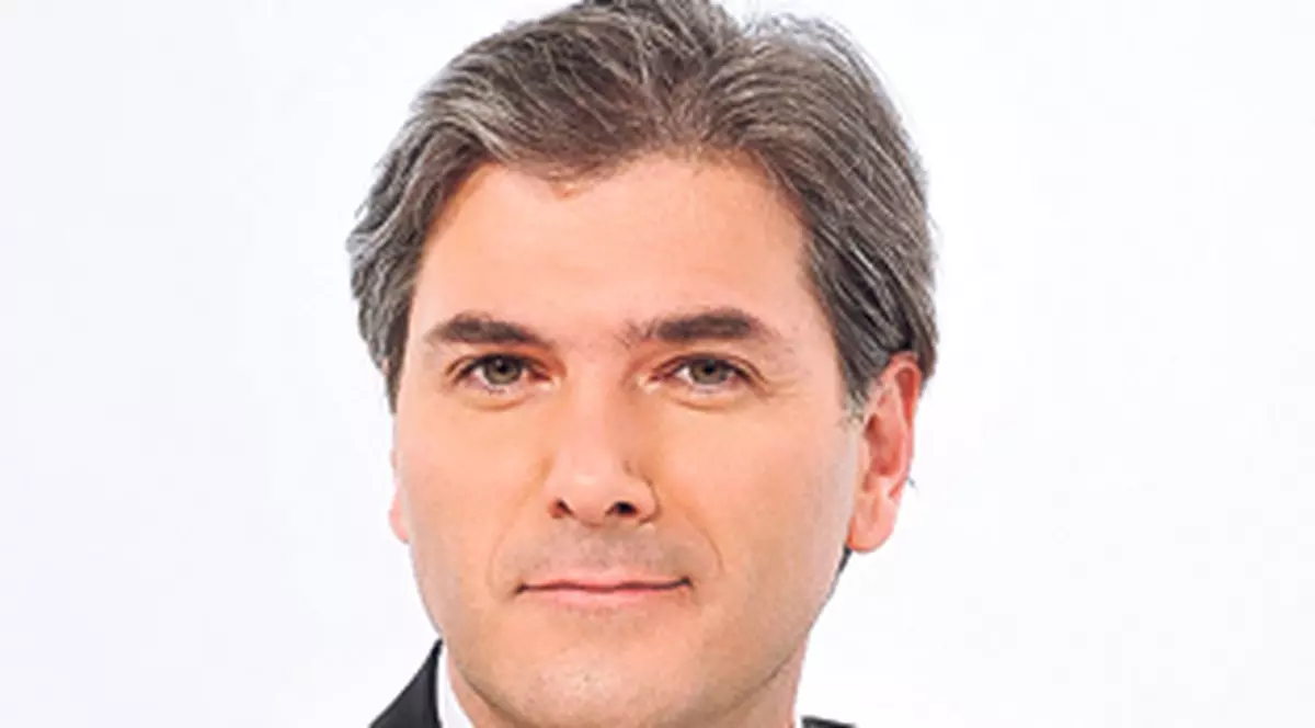 Mircea Radu a devenit TĂTIC. Vezi prima declaraţie a prezentatorului!