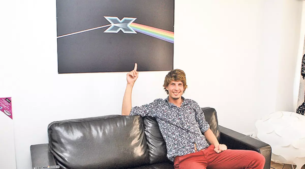 EXCLUSIV | Şi-a făcut tablou cu sigla «X Factor»! Tudor Turcu şi-a cumpărat un apartament din cei 200.000 de euro câştigaţi la celebrul concurs de la Antena 1 | FOTO