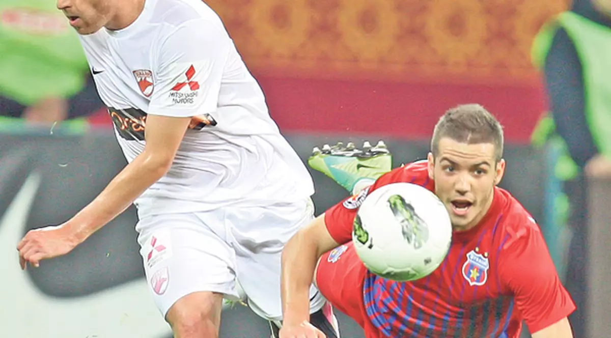 Emeric Ienei are o explicaţie pentru jocul ofensiv steril al roş-albaştrilor în primele amicale ale verii | INTERVIU