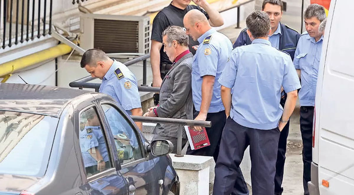 N-o să crezi câţi oameni l-au vizitat până acum pe Gigi Becali