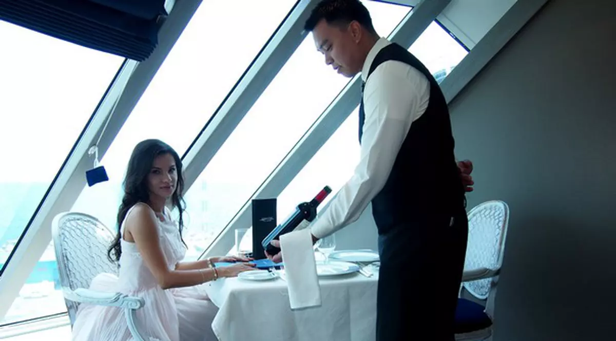 Mirela Stelea, RĂSFĂŢATĂ de soţul ei! Bogdan Stelea a trimis-o SINGURĂ  într-o CROAZIERĂ DE 5 STELE cu PROPRIUL MAJORDOM! FOTO