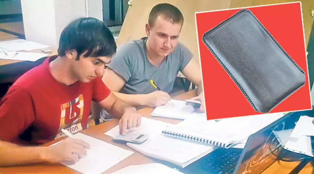 Invenţia lor îţi ţine telefonul mereu încărcat! Doi studenţi şi-au pus la bătaie toate cunoştinţele pentru a rezolva o mare problemă a mobilelor