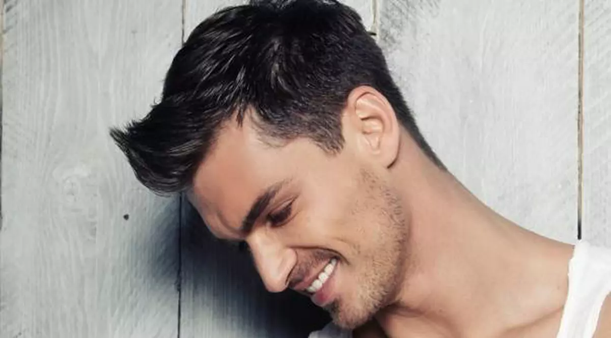 Bogdan Vlădau nu se lasă de cântat! Burlacul este hotărât să îşi impresioneze fanele cu vocea lui!