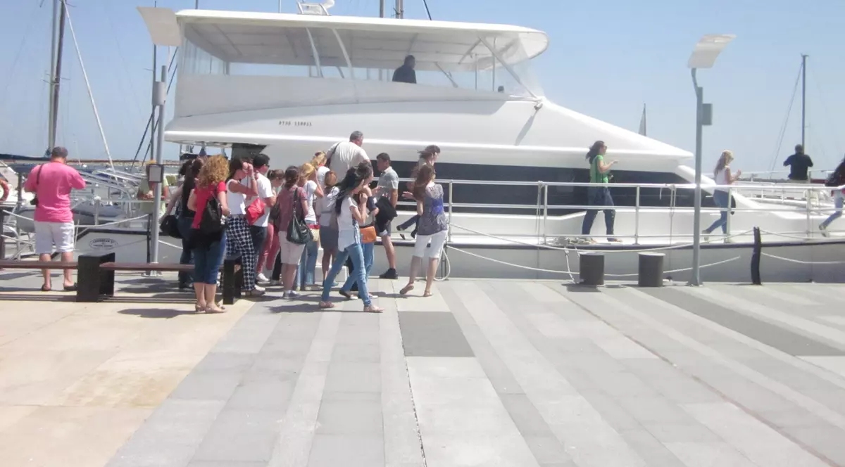 A dat 920.000 de euro pe acest OZN. Va plimba toată vara turiştii cu el!