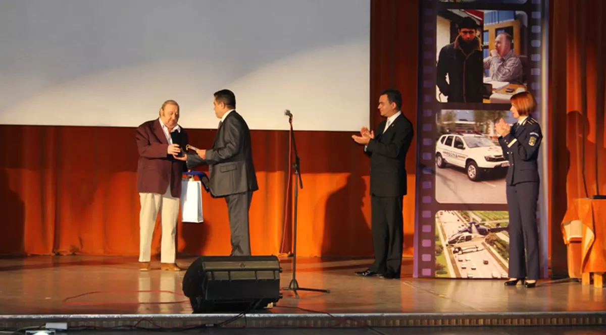 Agentul 262 din Poliţie, premiat! Citeşte aici povestea unuia dintre cei mai reputaţi criminalişti bucureşteni