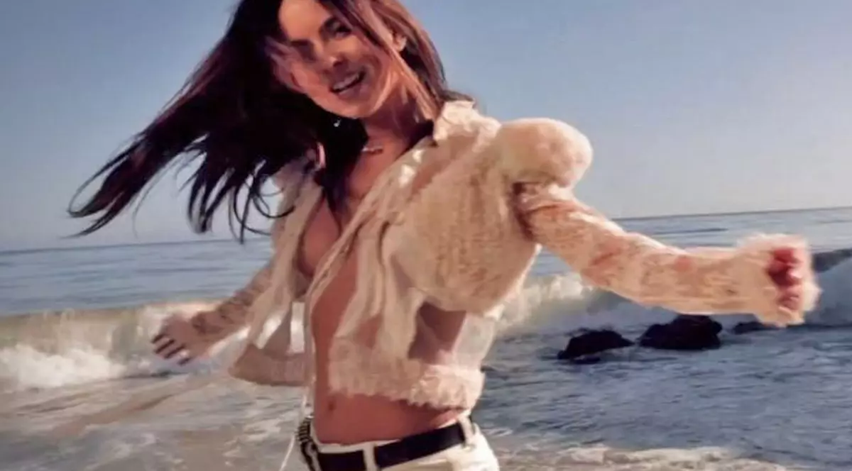 Inna, fără sutien «spre mare» - VIDEO