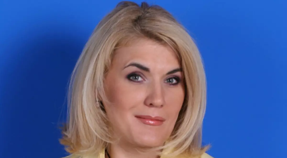 Liana Stanciu s-a apucat de citit poveşti. În public