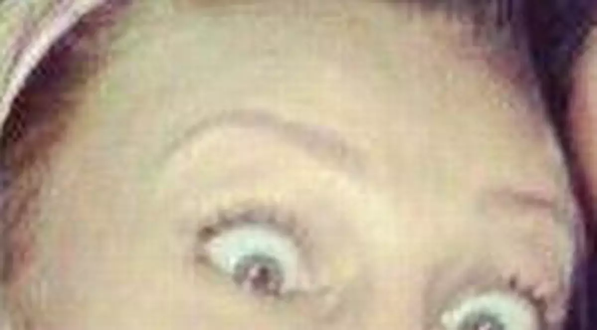 Uite cum se strâmbă una dintre cele mai frumoase cântărețe de la noi! FOTO