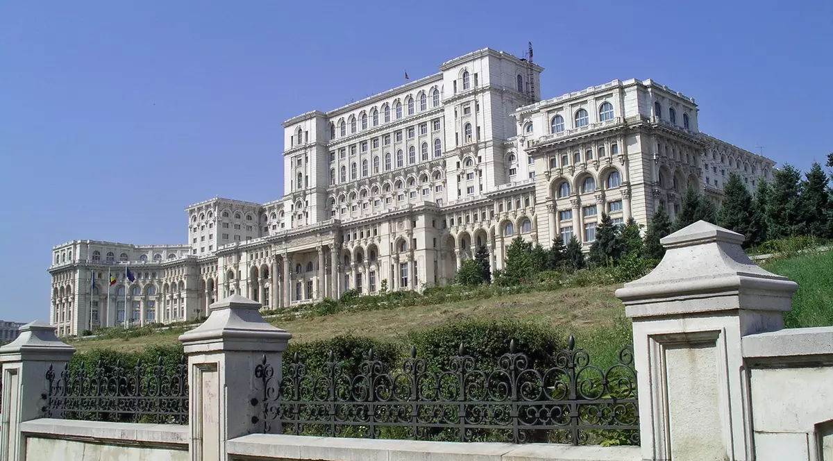 INIŢIATIVĂ CONTROVERSATĂ! Valeriu Zgonea DĂRÂMĂ GARDUL Palatului Parlamentului!