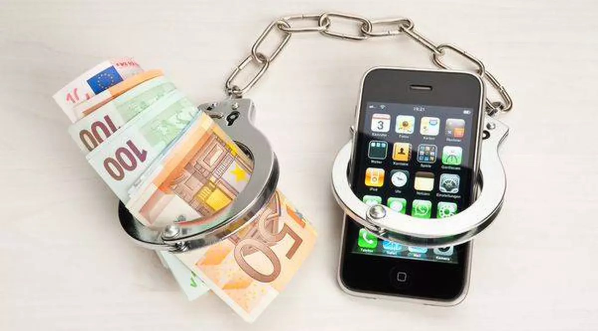 Românii vor putea vorbi mai ieftin în străinătate pe mobil. Vezi care sunt noile tarife aliniate la UE