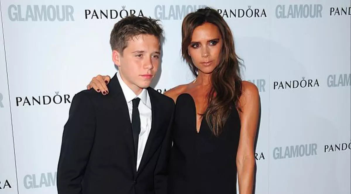 S-a făcut de râs în fața fiului ei! Victoria Beckham, glumă deocheată la adresa bărbăției lui David - VIDEO