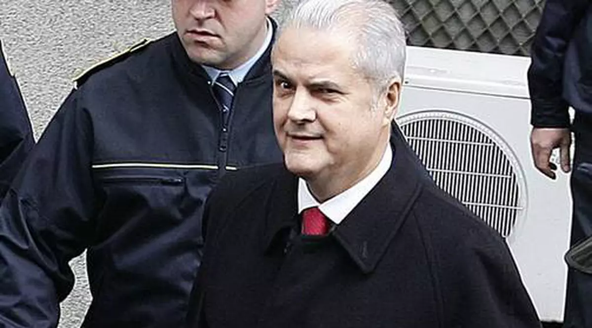 BOMBĂ! LOVITURĂ GREA PENTRU ADRIAN NĂSTASE! VEZI CE A PĂŢIT FOSTUL PREMIER!