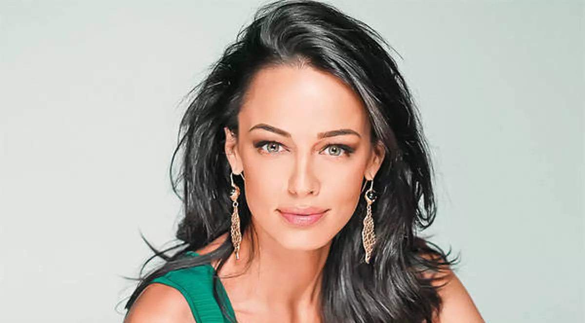 Andreea Raicu: "Voi REVENI în TELEVIZIUNE, în ciuda speculaţiilor că m-aş fi retras"