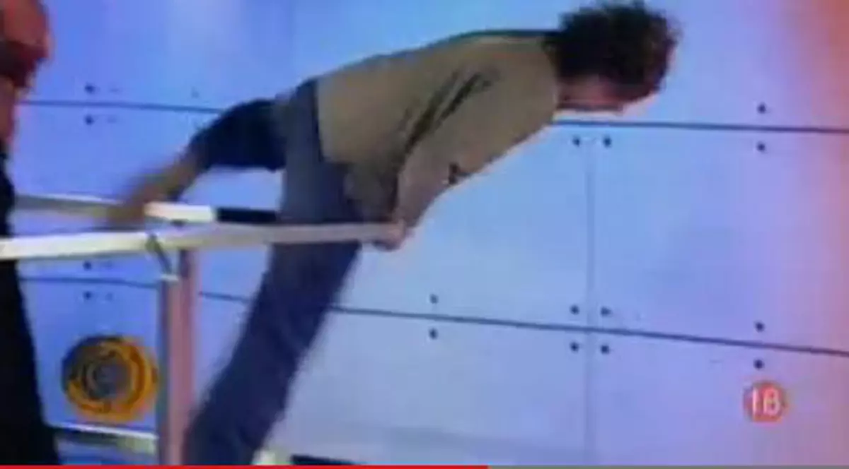 BĂTAIE în direct la TV! ANDREI GHEORGHE i-a dat un PUMN unui INVITAT! Vezi ce-i face unui alt PARTICIPANT! VIDEO