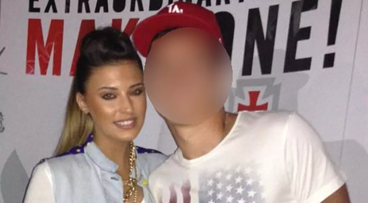Un fotbalist român, TOPIT DUPĂ ANTONIA! Uite ce apariţie a avut alături de ea  | FOTO ÎN ARTICOL