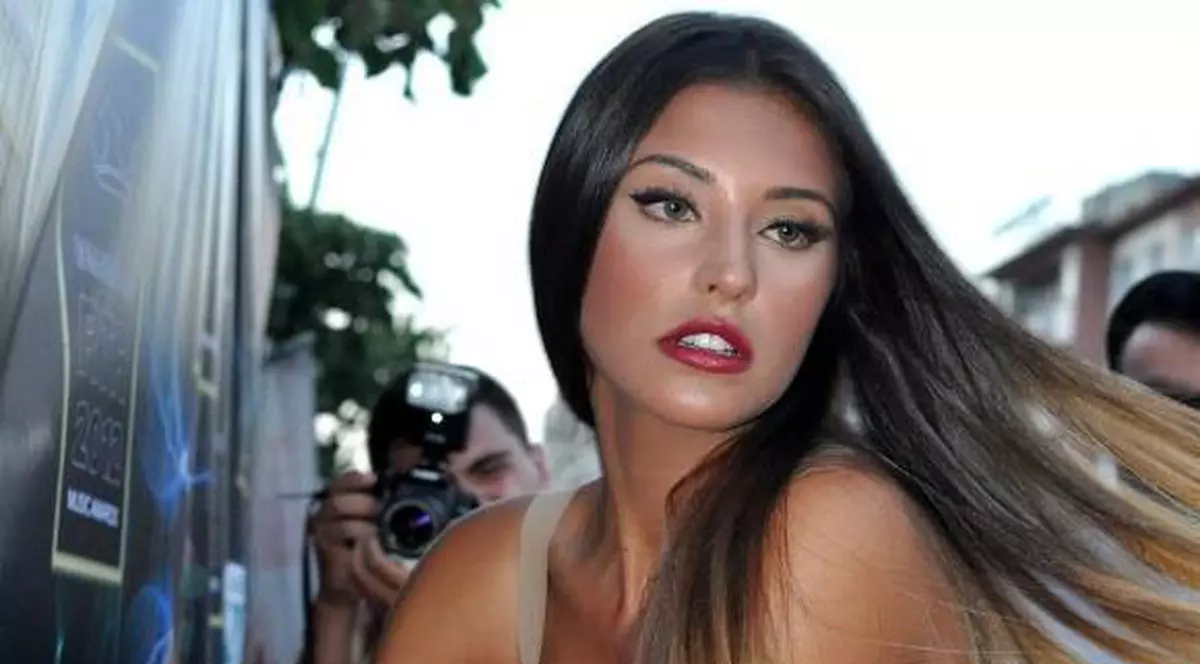 CE DULCE E FETIŢA ANTONIEI! Fanii au fost ÎNDUIOŞAŢI când au văzut cum îşi mângâie mama | FOTO