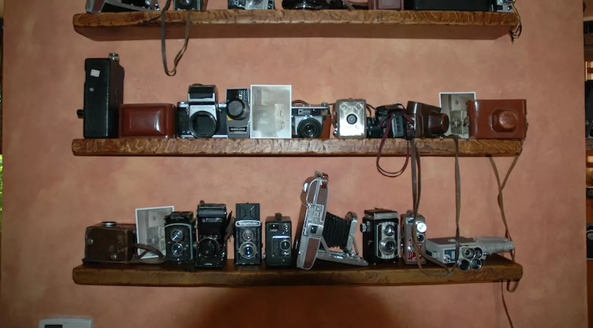 Mihaela Rădulescu îşi etalează pe Internet colecţia de ”scule”