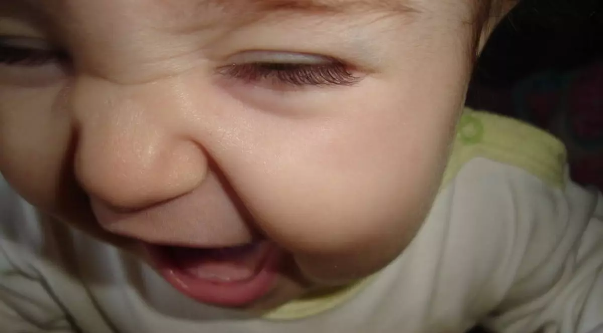 DRAMATIC! Doi bebeluşi au fost SCHIMBAŢI, DIN GREŞEALĂ, LA NAŞTERE! Uite prin ce calvar au trecut mamele