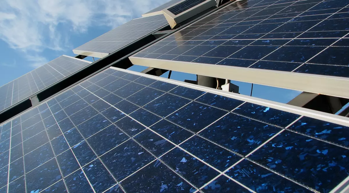 În 2020, clădirile noi din UE trebuie să consume atâta energie  câtă produc. În România există doar un singur asemnea imobil 