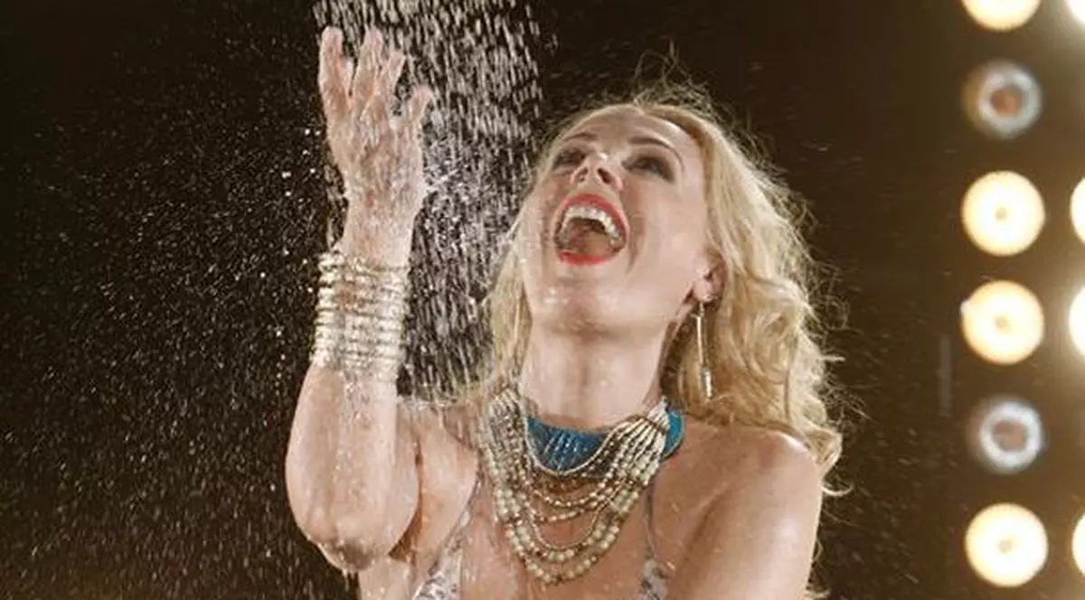 TENTAŢIE DE TENTAŢIE! Ce bunăciune este Dana Săvuică la 43 de ani! | FOTO