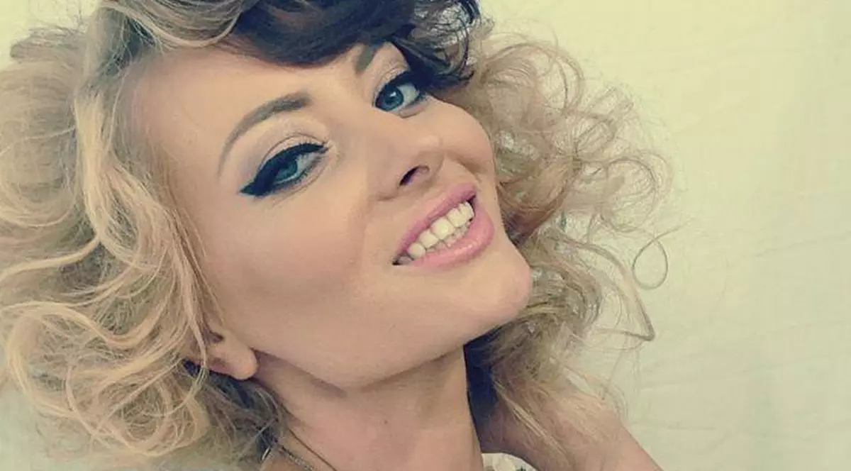 PRIMUL VIDEOCLIP al Deliei Matache! "CE FAŢĂ AM!", spune ea. Uite CUM ARĂTA LA 18 ANI şi ce voce avea | VIDEO ÎN ARTICOL