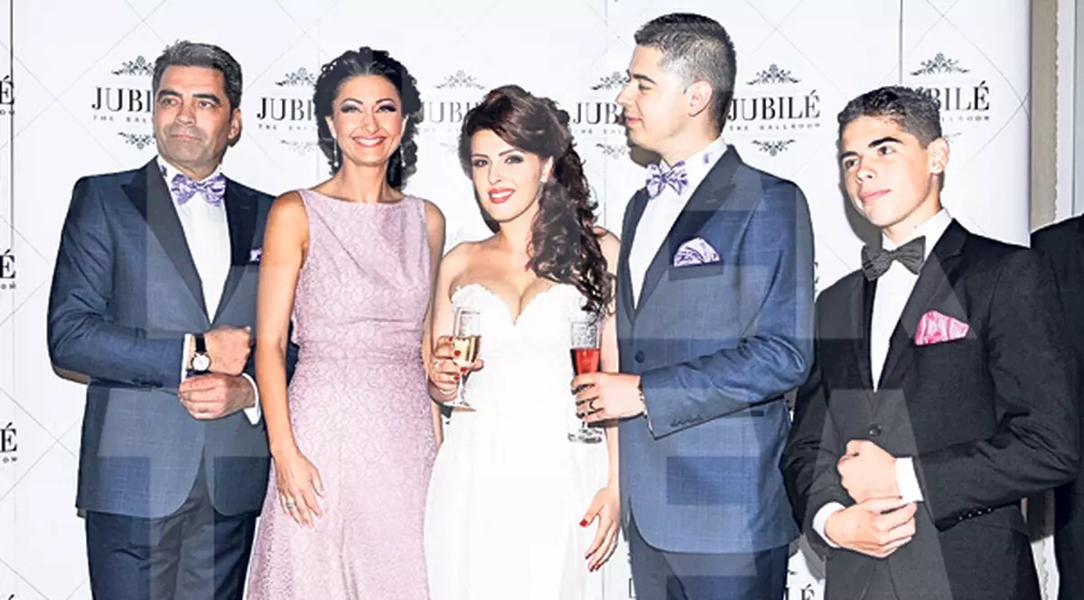 Gabriela Cristea s-a distrat toată noaptea la botezul fetiţei Dianei Bişinicu: «Am dansat cu domnul Toader»