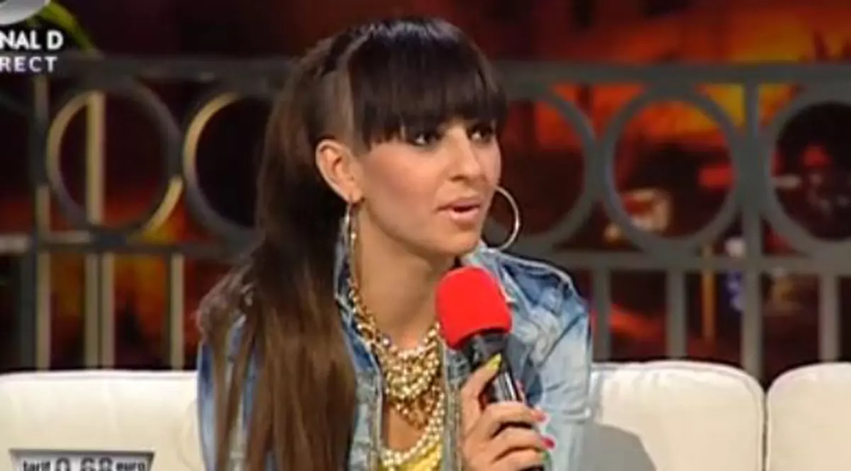 Giulia Anghelescu: "O dată pe săptămână mă rade pe cap soţul meu!" | FOTO