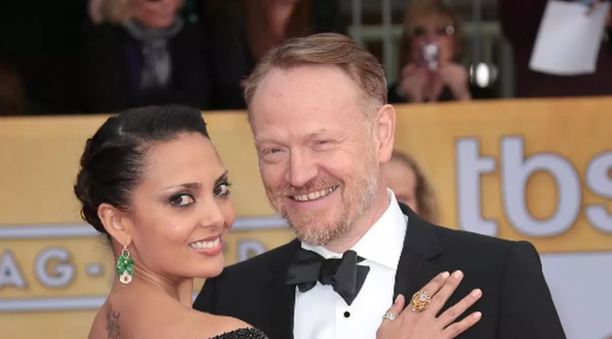 Actorul Jared Harris din "Mad Men” s-a logodit cu iubita lui mai tânără cu 13 ani