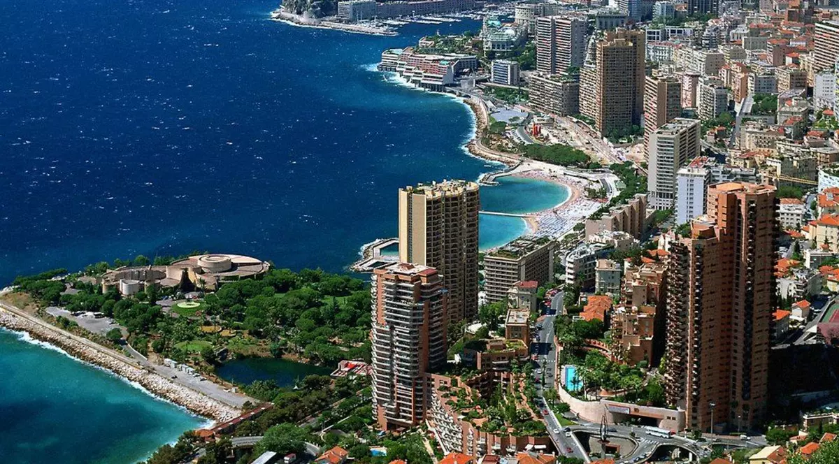 Românii preferă vacanţele luxoase! VEZI unde se duc în concediu