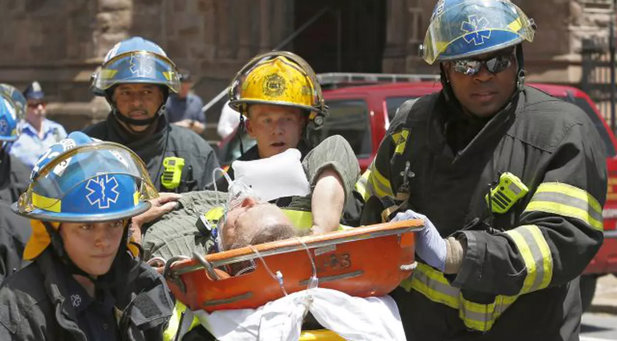 Cel puțin 6 morți după ce o clădire s-a prăbușit în SUA - FOTO 