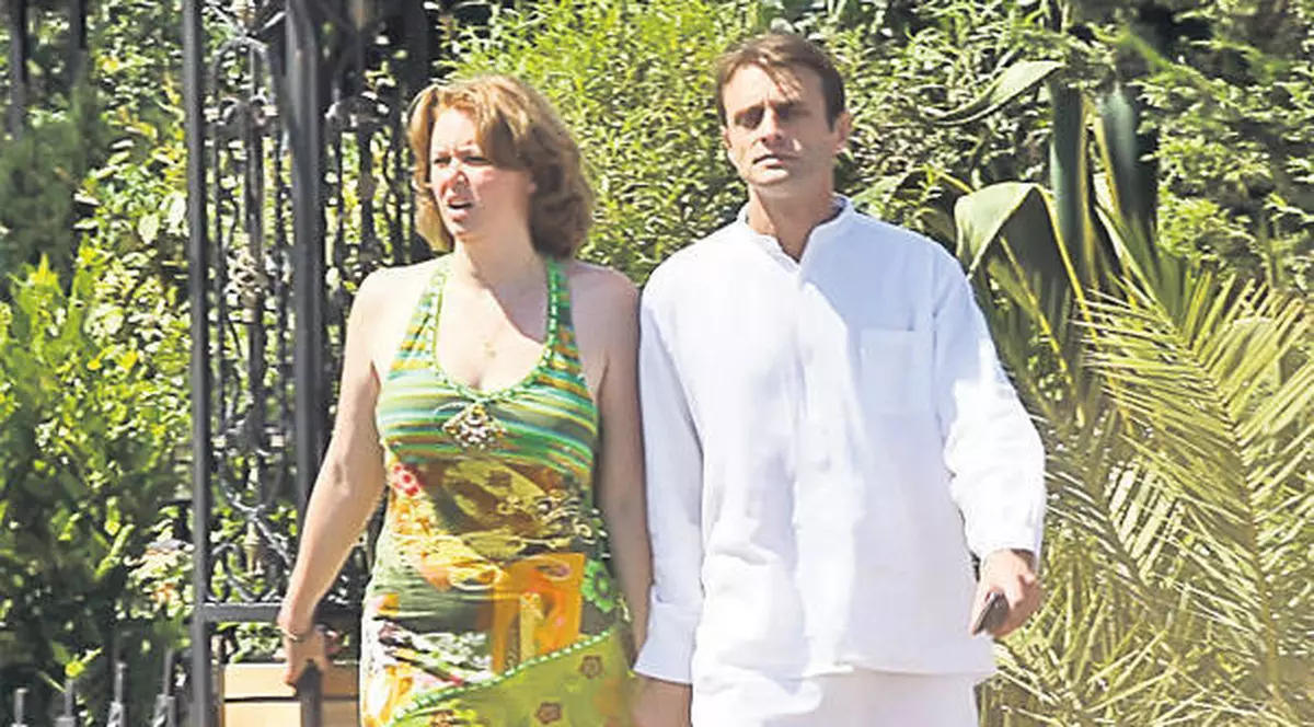 CINE ESTE, de fapt, soţul Robertei Anastase?