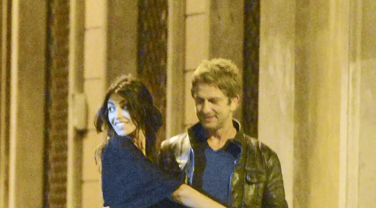 BOMBĂ! Mădălina Ghenea și Gerard Butler s-au ÎMPĂCAT! Uite-i din nou ÎMPREUNĂ, plimbându-se ca DOI ÎNDRĂGOSTIȚI! FOTO