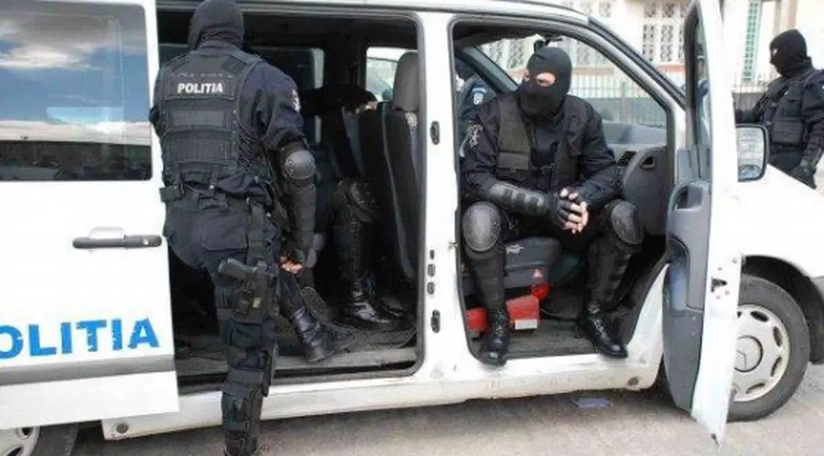 Percheziții într-un dosar de uzurpare a funcției; Subprefectul de Giurgiu, reținut de procurori
