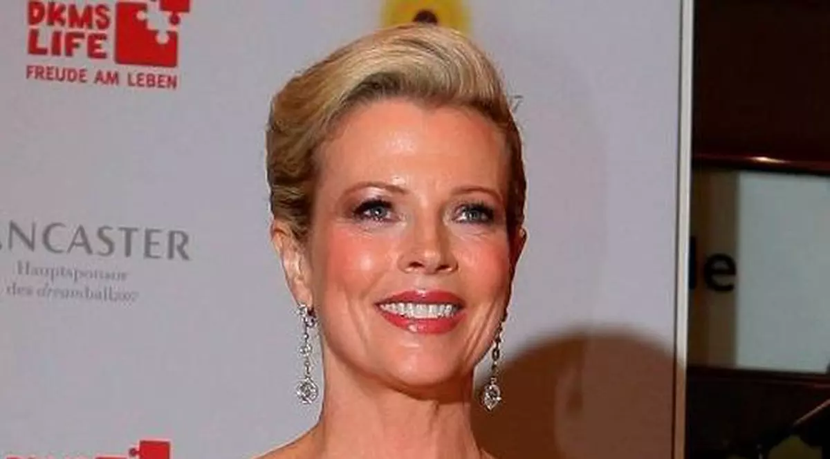 KIM BASINGER, PRINSĂ ÎN FLAGRANT DE FIICA EI! Uite ce făcea marea divă! | FOTO
