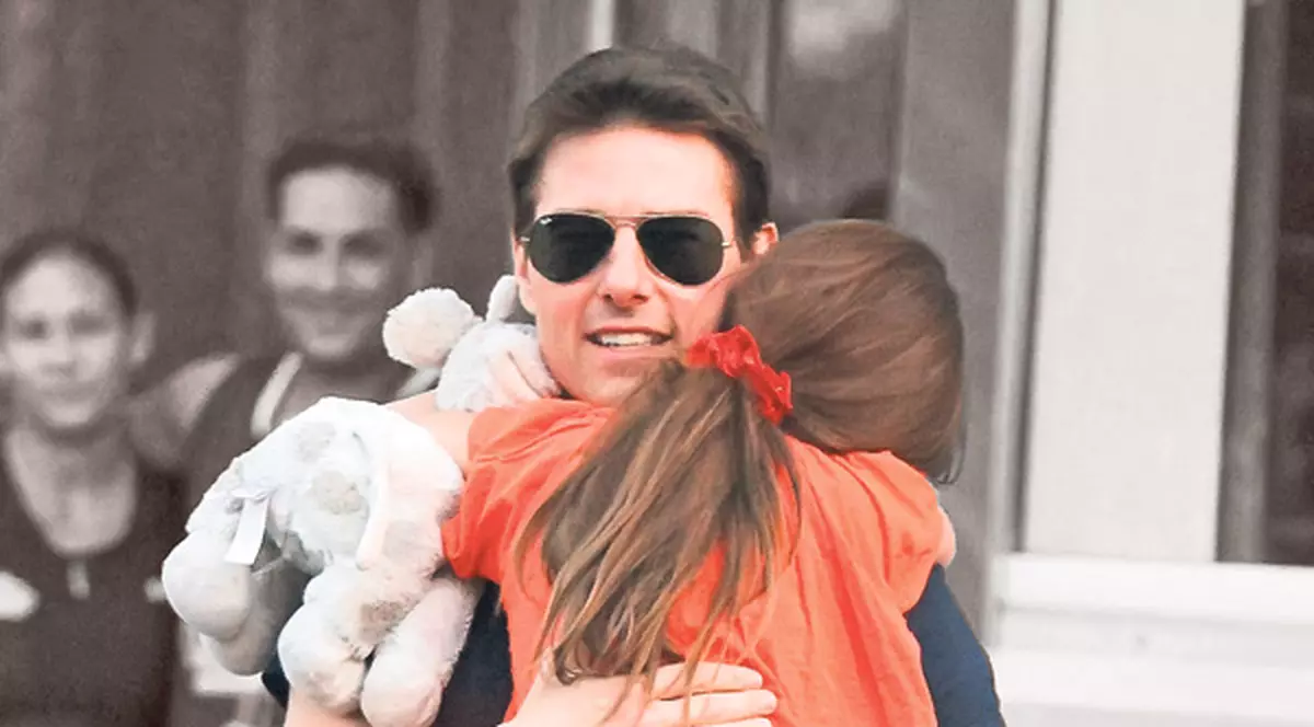 Actorul Tom Cruise încearcă să-o recucerească pe Katie Holmes