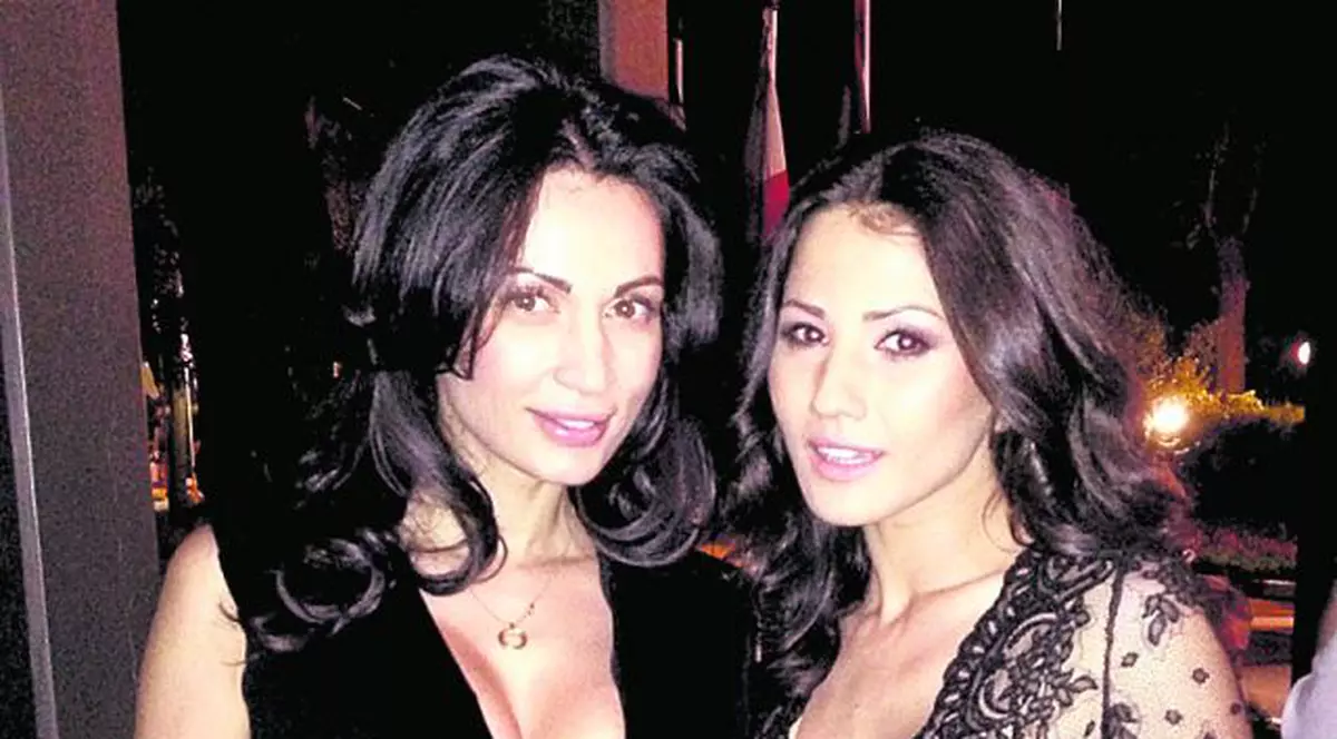 NICOLETA LUCIU şi-a tras DESIGNER PERSONAL DE GENŢI!