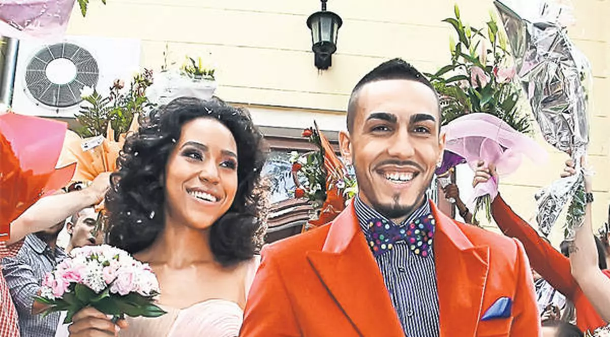 LOVITURĂ DE TEATRU: ALEX VELEA nu a mai DIVORŢAT! Află cât mai are ANTONIA de AŞTEPTAT şi care este MOTIVUL pentru care despărţirea S-A AMÂNAT