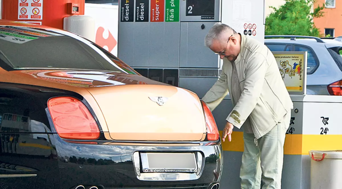 Scene de «Cascadorii râsului» cu Irinel Columbeanu! I s-a blocat portbagajul cu cheia înăuntru | FOTO