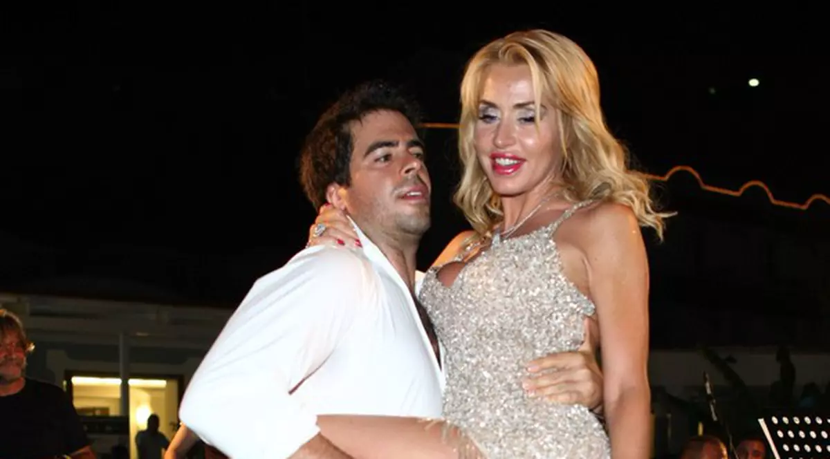 Căsătorită doar de două luni, fosta logodnică a lui Botezatu s-a DESTRĂBĂLAT în braţele unui star de la Hollywood! Fotografiile sunt ADEVĂRATE PROBE DE DIVORŢ! 